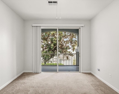8101 Coconut Palm Way - Photo Thumbnail 9