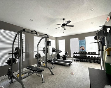 16724 Rolling Green Drive - Photo Thumbnail 57