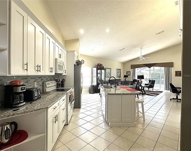 16724 Rolling Green Drive - Photo Thumbnail 6