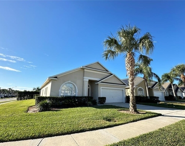 16724 Rolling Green Drive - Photo Thumbnail 2