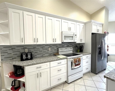 16724 Rolling Green Drive - Photo Thumbnail 22