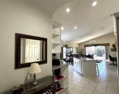 16724 Rolling Green Drive - Photo Thumbnail 4