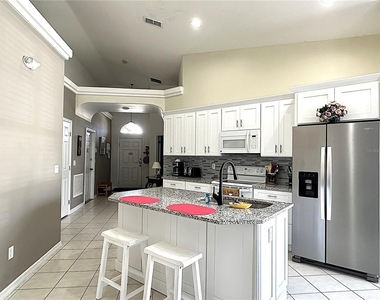 16724 Rolling Green Drive - Photo Thumbnail 7
