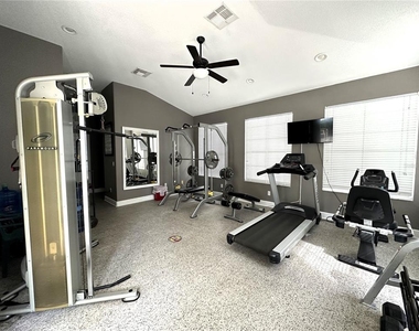 16724 Rolling Green Drive - Photo Thumbnail 58