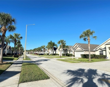 16724 Rolling Green Drive - Photo Thumbnail 3