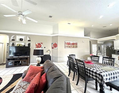 16724 Rolling Green Drive - Photo Thumbnail 19