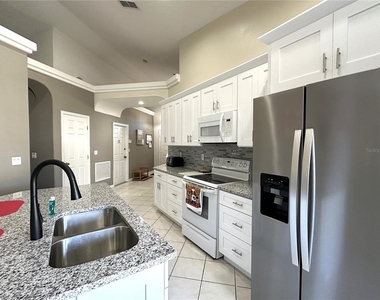16724 Rolling Green Drive - Photo Thumbnail 23