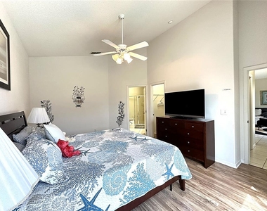 16724 Rolling Green Drive - Photo Thumbnail 31