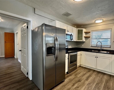 2624 Sunnybrook Drive - Photo Thumbnail 4