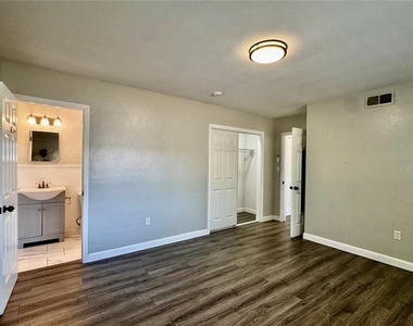 2624 Sunnybrook Drive - Photo Thumbnail 8
