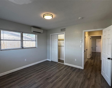 2624 Sunnybrook Drive - Photo Thumbnail 11