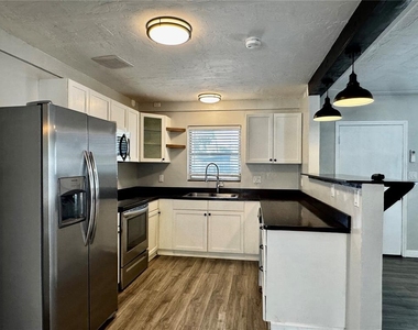 2624 Sunnybrook Drive - Photo Thumbnail 3