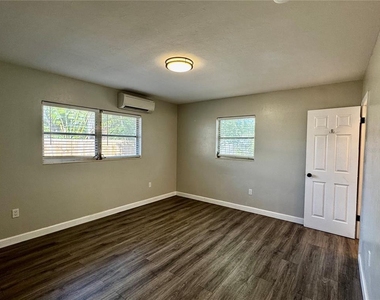 2624 Sunnybrook Drive - Photo Thumbnail 12