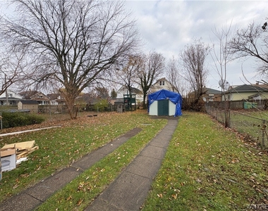 143 Reo- Upper Avenue - Photo Thumbnail 2