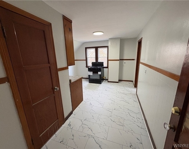 143 Reo- Upper Avenue - Photo Thumbnail 7