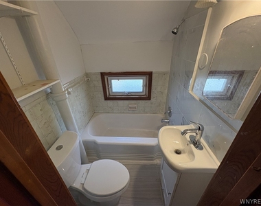 143 Reo- Upper Avenue - Photo Thumbnail 6