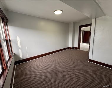 143 Reo- Upper Avenue - Photo Thumbnail 12