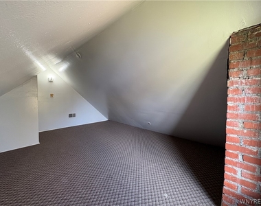 143 Reo- Upper Avenue - Photo Thumbnail 3