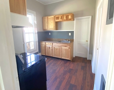 302 Cedar Street - Photo Thumbnail 7