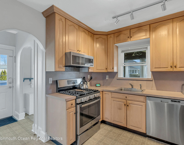 102 Dixon Avenue - Photo Thumbnail 14