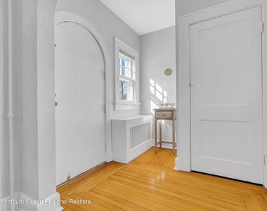 102 Dixon Avenue - Photo Thumbnail 4