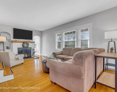 102 Dixon Avenue - Photo Thumbnail 6