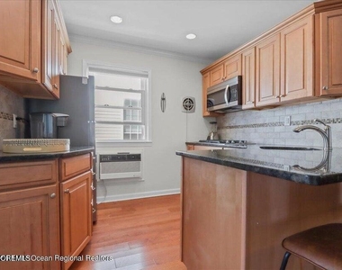 2204 Grand Central Avenue - Photo Thumbnail 1