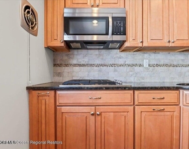 2204 Grand Central Avenue - Photo Thumbnail 3