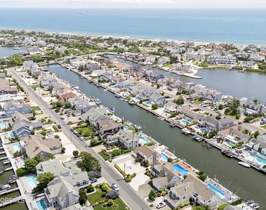 242 Curtis Point Drive - Photo Thumbnail 41