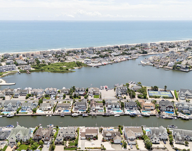 242 Curtis Point Drive - Photo Thumbnail 40