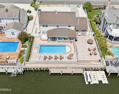 242 Curtis Point Drive - Photo Thumbnail 37