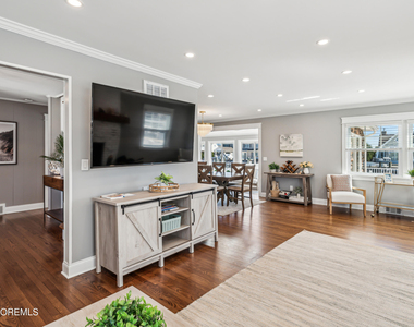 242 Curtis Point Drive - Photo Thumbnail 8
