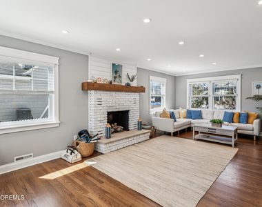 242 Curtis Point Drive - Photo Thumbnail 6