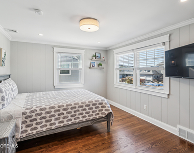 242 Curtis Point Drive - Photo Thumbnail 18