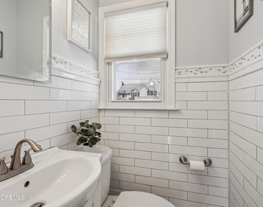 242 Curtis Point Drive - Photo Thumbnail 5