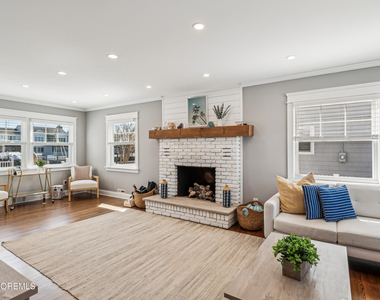 242 Curtis Point Drive - Photo Thumbnail 7