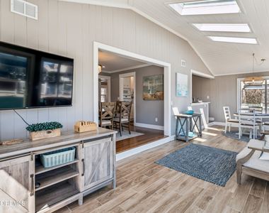242 Curtis Point Drive - Photo Thumbnail 16