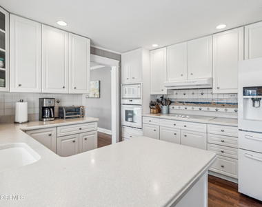 242 Curtis Point Drive - Photo Thumbnail 11