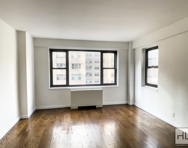East 56 Street - Photo Thumbnail 2