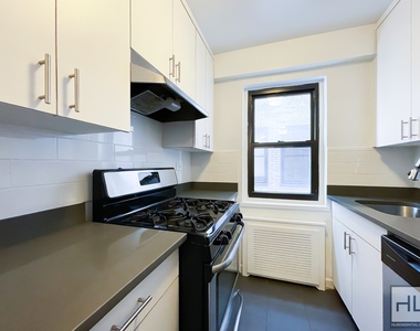 East 56 Street - Photo Thumbnail 4