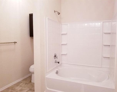 9185 Blackstone Drive - Photo Thumbnail 5