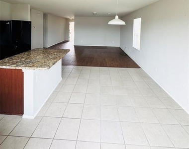 114 Brushy Creek Lane - Photo Thumbnail 3
