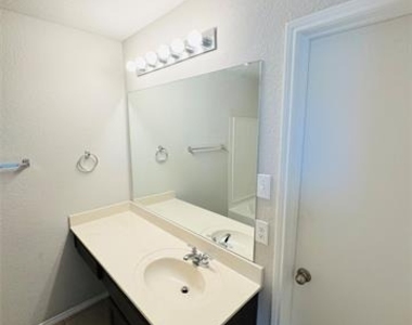 114 Brushy Creek Lane - Photo Thumbnail 4