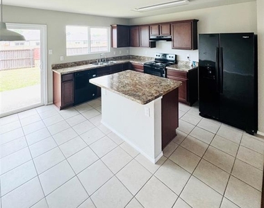 114 Brushy Creek Lane - Photo Thumbnail 2