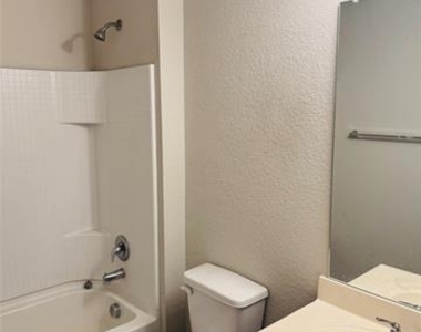 114 Brushy Creek Lane - Photo Thumbnail 7