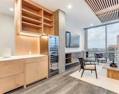 2200 Victory Avenue - Photo Thumbnail 6