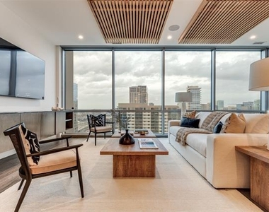 2200 Victory Avenue - Photo Thumbnail 3