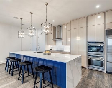 2200 Victory Avenue - Photo Thumbnail 9