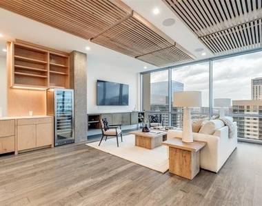 2200 Victory Avenue - Photo Thumbnail 5