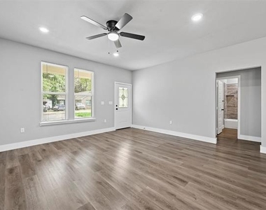 6147 Shawnee Drive - Photo Thumbnail 8